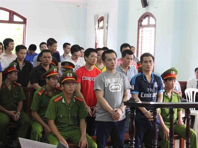 12 bị cáo "giang hồ" miền Tây bất ngờ được giảm án