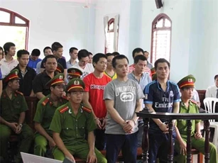 12 bị cáo "giang hồ" miền Tây bất ngờ được giảm án