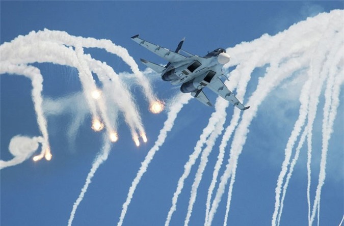 Bộ ba chiến đấu cơ Sukhoi của Nga dội bom tận diệt 60 căn cứ IS 