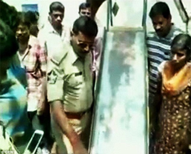 Giáo viên phạt bé gái 4 tuổi phơi nắng đến phát bỏng vì... tè dầm