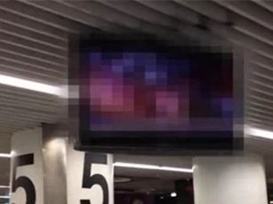 Tây Ban Nha: Nhà ga sân bay chiếu nhầm phim “người lớn”