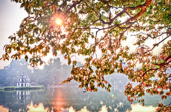 Dự báo thời tiết 22/10: Bắc Bộ nắng nóng, chiều tối có mưa dông ở Trung Bộ