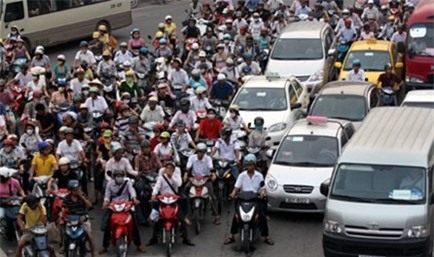 Ôtô nộp phí Quỹ bảo trì đường bộ gần 4.200 tỷ đồng