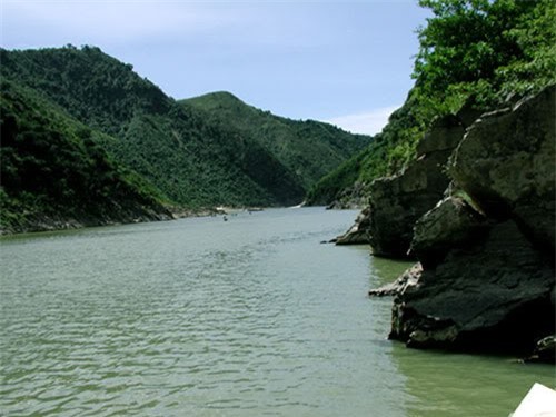 Về Quảng Nam ngắm nhìn vẻ đẹp hòn Kẽm Đá Dừng