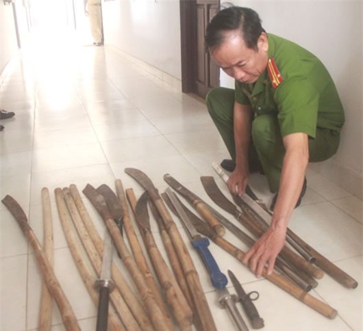 Băng nhóm giang hồ uy hiếp lấy tiền khách chơi game