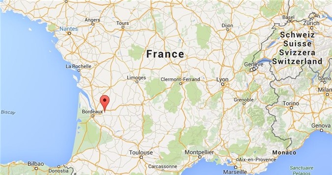 Kinh hoàng xe khách đấu đầu xe tải ở Pháp, 42 người chết