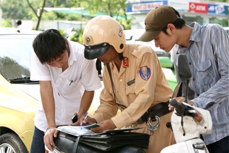 Sẽ nộp tiền phạt vi phạm giao thông qua tài khoản ngân hàng