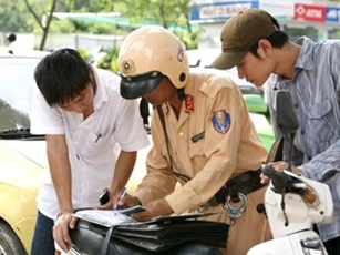 Sẽ nộp tiền phạt vi phạm giao thông qua tài khoản ngân hàng