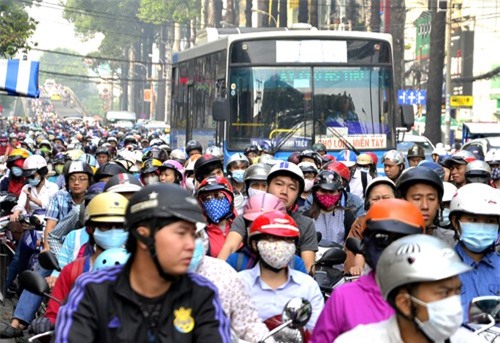 TP. HCM: Tai nạn liên tiếp tại ngã tư, giao thông ùn tắc