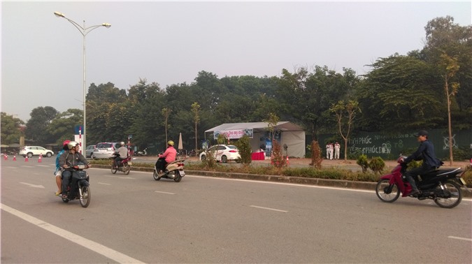 Honda Mỹ Đình “ngang nhiên” lập chốt, chiếm dụng lòng đường Hàm Nghi?