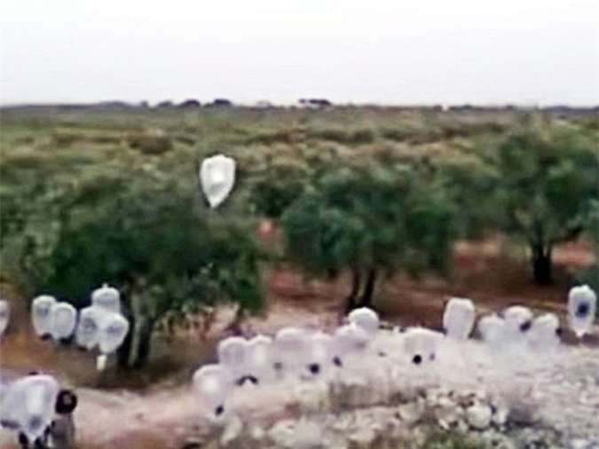 IS dùng bao cao su chống không kích Nga