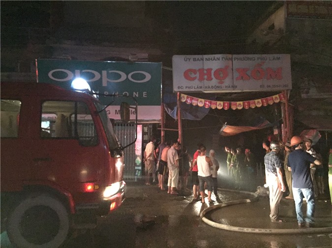 Chợ Xốm - Hà Đông cháy trong đêm, thiêu rụi nhiều kiot