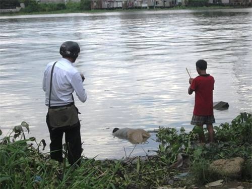 Xót thương hai nữ sinh chết dưới hồ Suối Đá 