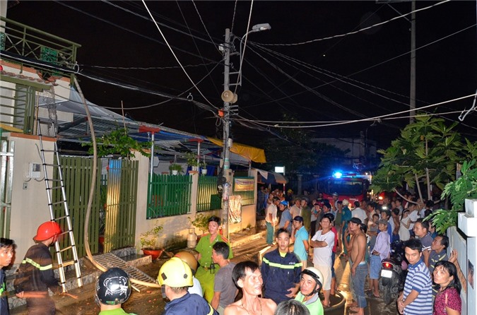 Cháy lớn trong nhà, hai mẹ con tá hỏa thoát thân