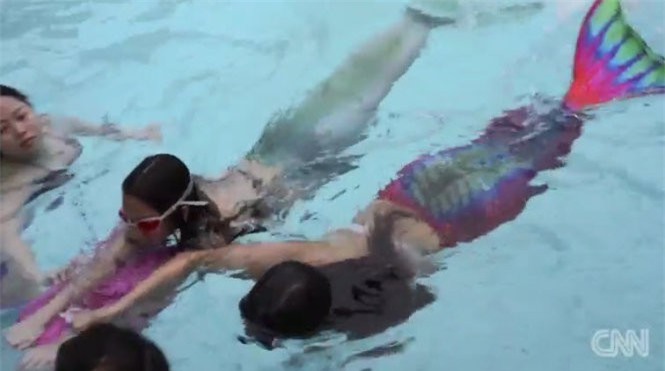 Độc đáo: Trường dạy làm... nàng tiên cá ở Singapore