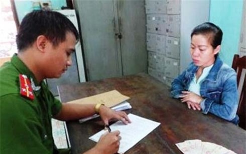 Giả làm phụ huynh, thiếu nữ 8x trấn lột trang sức của học sinh