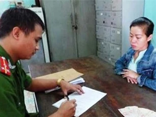 Giả làm phụ huynh, thiếu nữ 8x trấn lột trang sức của học sinh