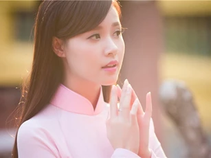 Đọ nhan sắc của hotgirl Midu và cô nàng "scandal" Thúy Vi