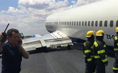 Hành khách “rớt tim” vì máy bay hạ cánh bằng bụng