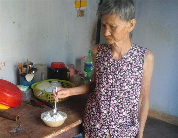 Nhói lòng cụ bà 80 tuổi kiện con trai lấy nhà đi gán nợ