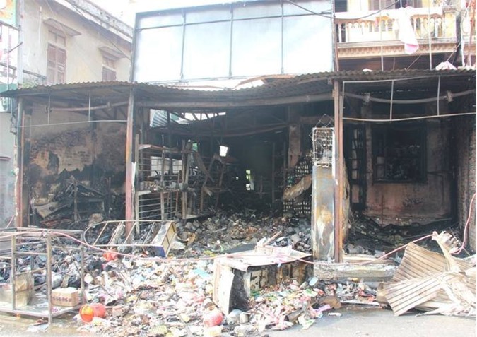 Cháy cửa hàng tầng dưới, chủ nhà trên tầng vẫn say giấc nồng