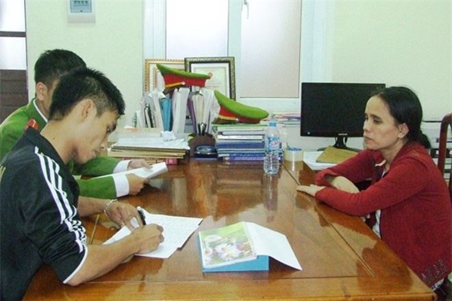 Ghê sợ "ác mẫu" ném con 2,5 tháng tuổi xuống giếng 