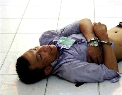 Kẻ trộm xe SH dùng bình xịt hơi cay tấn công cảnh sát