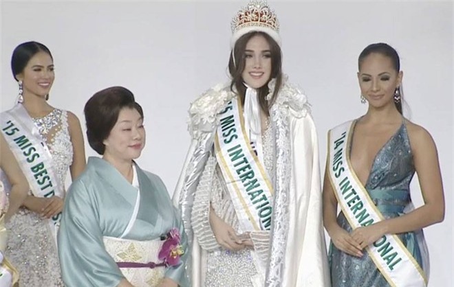 Thúy Vân đạt giải Á hậu 3 Hoa hậu Quốc tế 2015