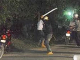 2 nhóm thanh niên "choảng' nhau loạn xạ, 1 người tử vong