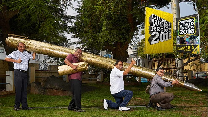 Choáng với cây bút bi lớn nhất thế giới