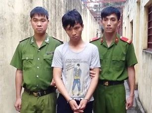 Hai tay hai dao giết cậu họ vì... không được uống bia?