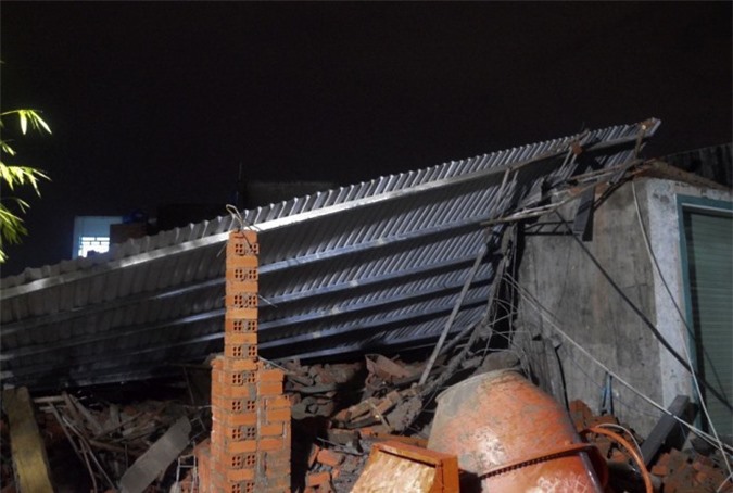 Sập nhà đang xây ở TP HCM, 11 người thương vong