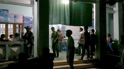 Bình Thuận: Côn đồ xông vào trường đâm chết bảo vệ