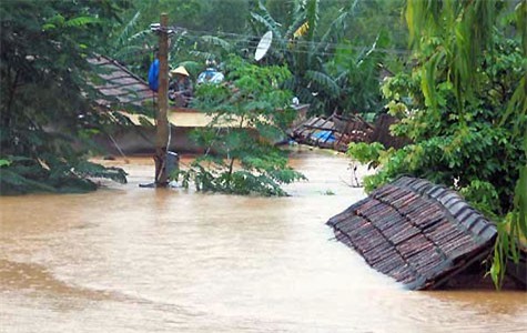  Mưa lũ ở miền Trung làm 8 người chết và mất tích