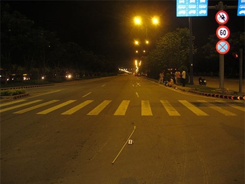 Ô tô đâm người nước ngoài tử vong rồi bỏ chạy