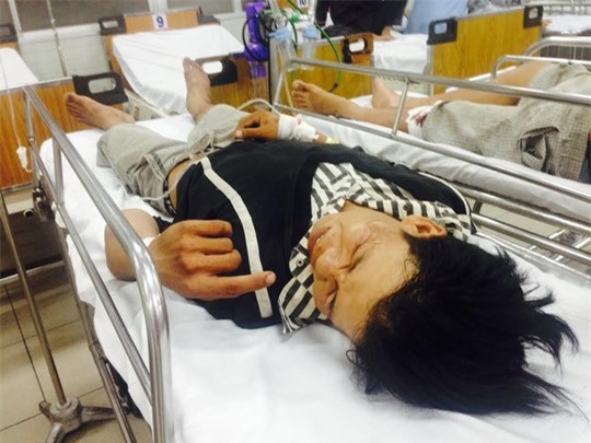 Nam thanh niên “ngáo đá”, phi thân từ cầu vượt xuống đất