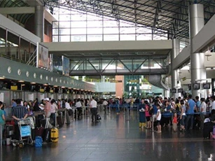 Mạo danh nhân viên sân bay Nội Bài lừa đảo hàng nghìn USD