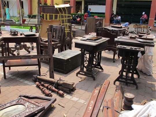 Cháu bất nhân đầu độc ông bà trộm kho đồ cổ tiền tỷ đem bán