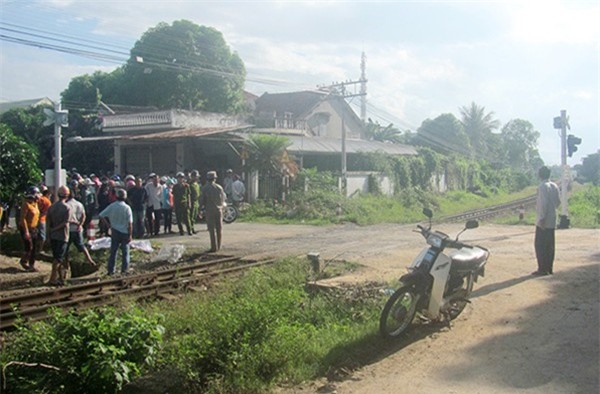 Băng qua đường sắt, cụ bà 81 tuổi bị tàu tông chết