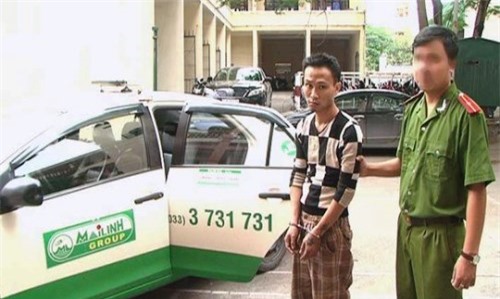 Nam thanh niên chém tài xế, cướp taxi đem bán