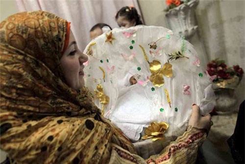 Những phong tục nuôi trẻ độc đáo nhất hành tinh