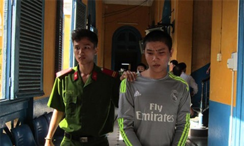 Gia đình đau đớn vì cậu 5 ngày đến chơi thì 4 lần hiếp dâm cháu gái