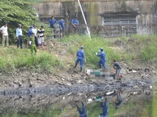 Phát hiện xác nam thanh niên nổi lềnh bềnh dưới kênh