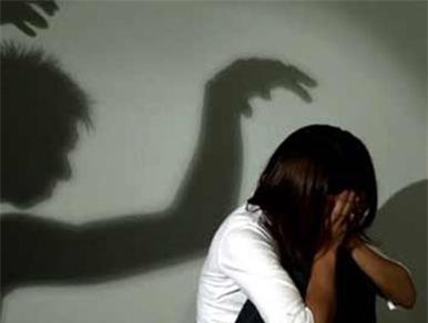 Lên cơn thú tính, "yêu râu bạc" hiếp dâm hại đời bé gái 12 tuổi