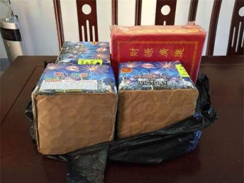 Bắt nhóm thanh niên mua bán trái phép pháo nổ