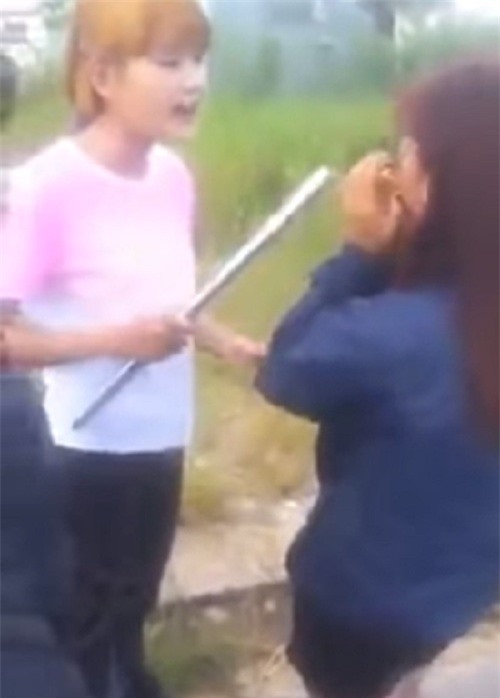 Bí thư Đà Nẵng yêu cầu điều tra, xử lý nghiêm nữ sinh đánh bạn