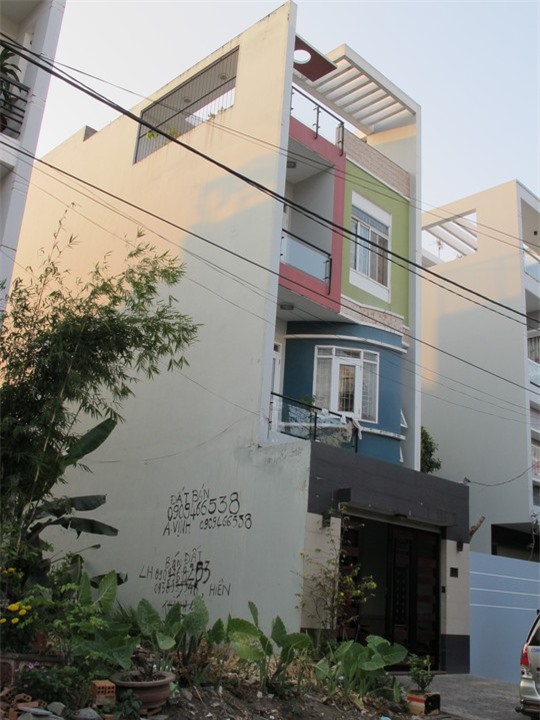 Nghi vợ ngoại tình, chồng dùng dao đâm vợ rồi tự sát