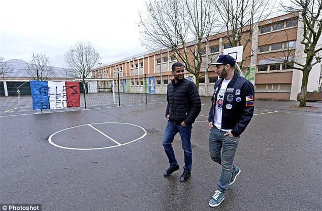 Rò rỉ hình ảnh Benzema bàn bạc với kẻ tống tiền chân sút Valbuena