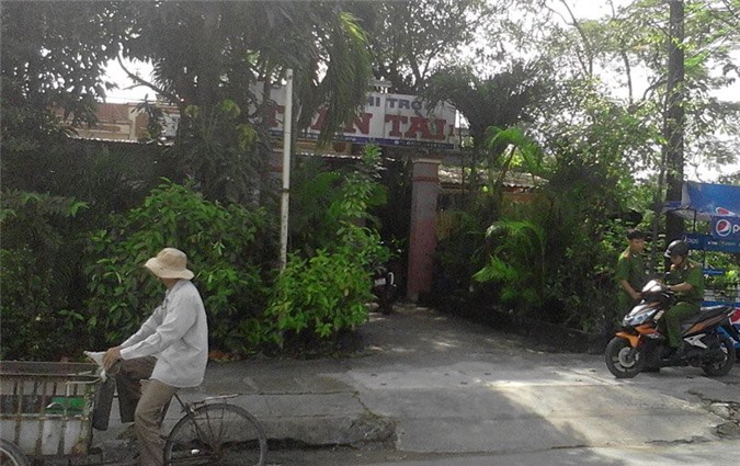 Bàng hoàng thi thể cô gái trẻ phân hủy trong phòng trọ 