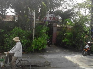 Bàng hoàng thi thể cô gái trẻ phân hủy trong phòng trọ